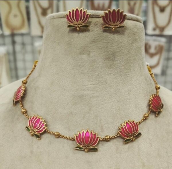 Manju warrior Mam Lotus Necklace Set - Image 2