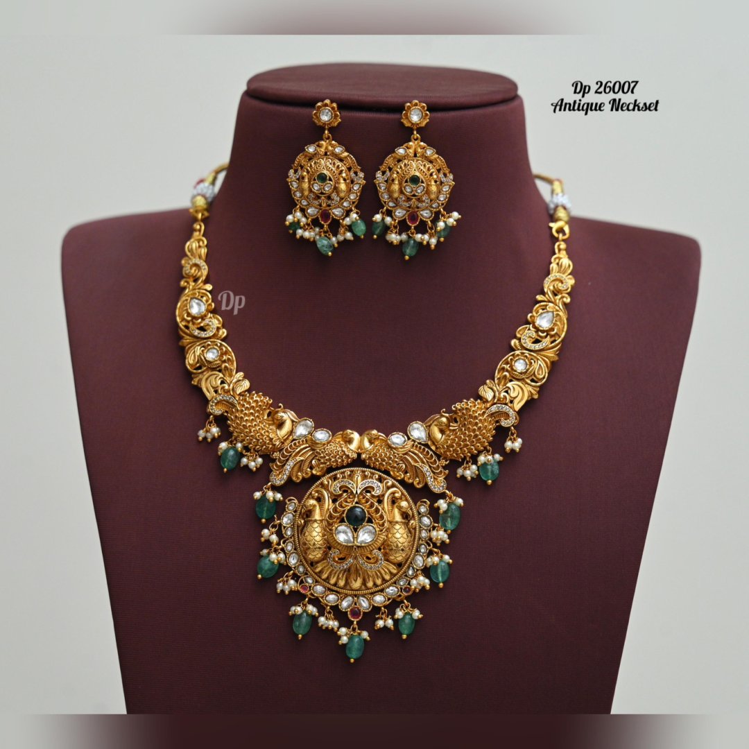 Antique neck set